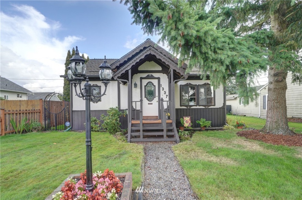 1337 Pioneer St, Enumclaw, WA 98022 - photo 1
