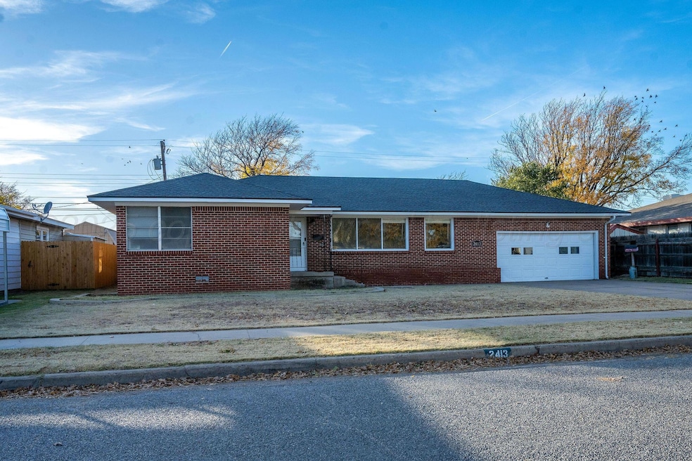 2413 N Mary-Ellen St, Pampa, TX 79065 - photo 1