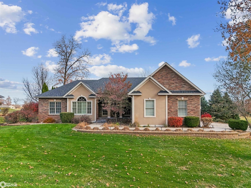 5549 Fairway Dr, Burlington, IA 52601 - photo 1