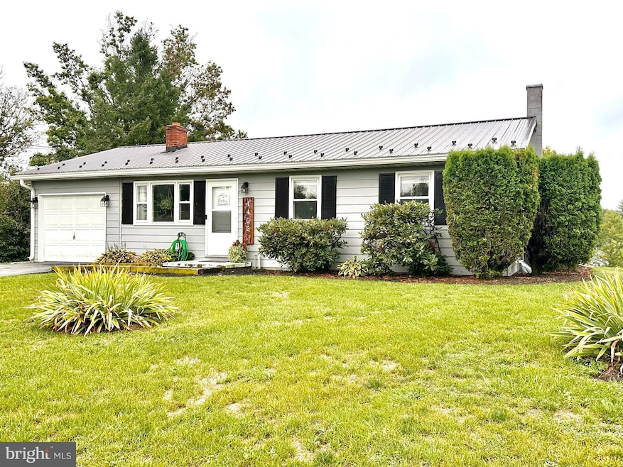 4402 Shatzer St, Chambersburg, PA 17202 - photo 1