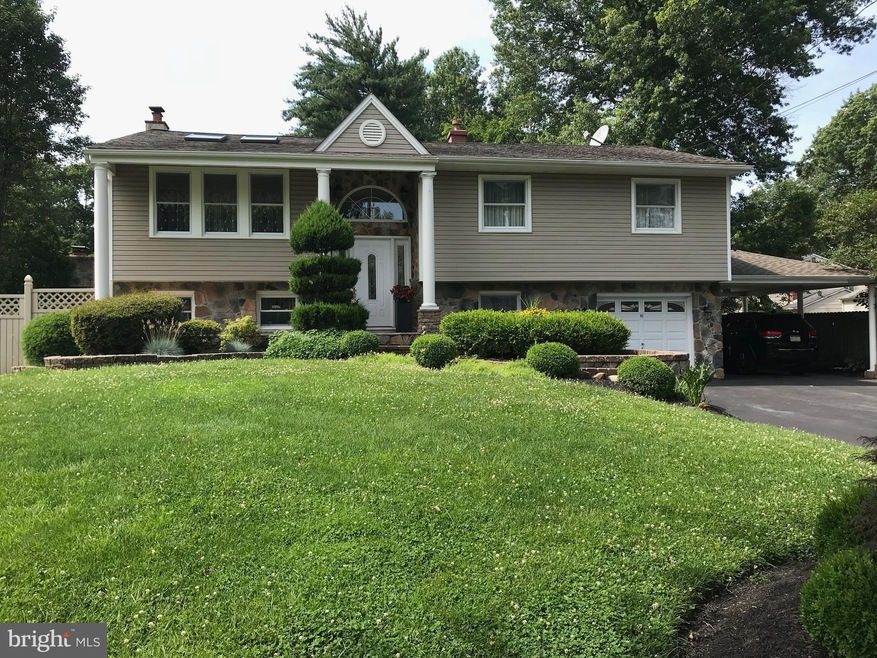 10 Winding Way W, Morrisville, PA 19067 - photo 1