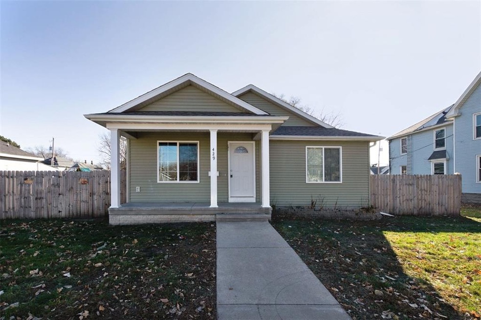 429 7th Ave SW, Cedar Rapids, IA 52404 - photo 1