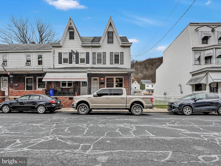 231 S Nichols St, Saint Clair, PA 17970 - photo 1