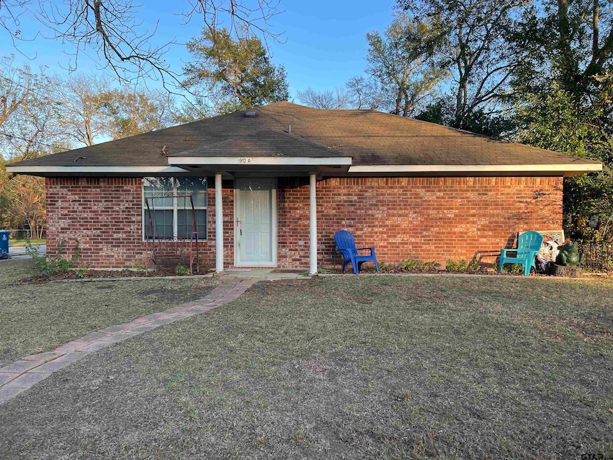 912A Sycamore St, Mineola, TX 75773 - photo 1