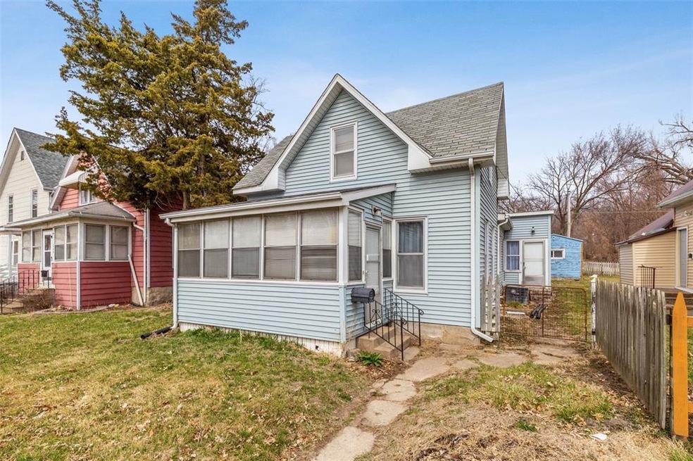 1508 12th Ave SE, Cedar Rapids, IA 52401 - photo 1