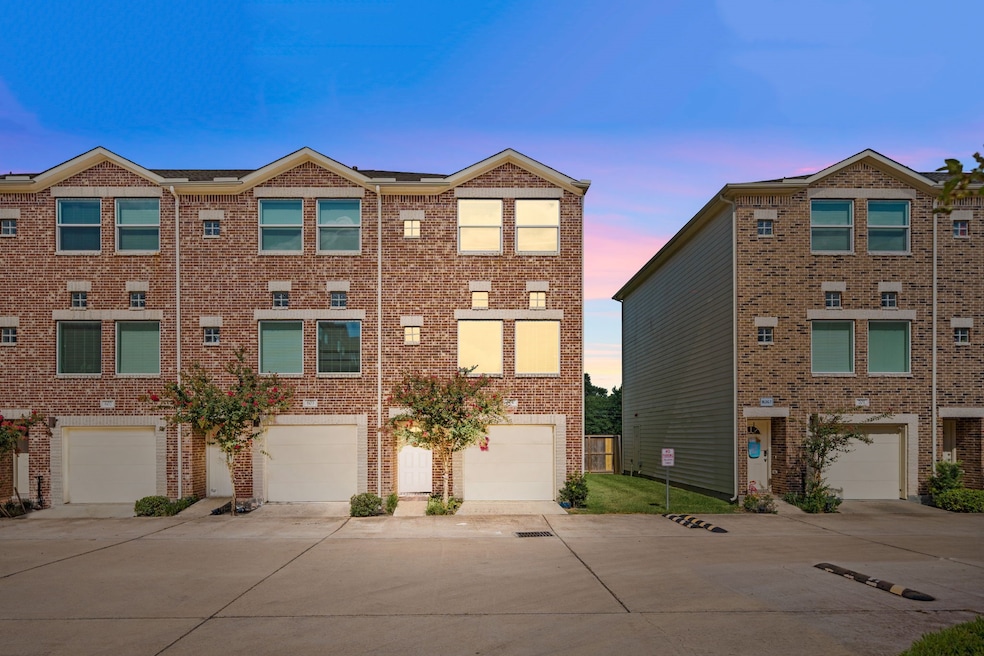 8705 Bryam St unit 604, Houston, TX 77061 - photo 1