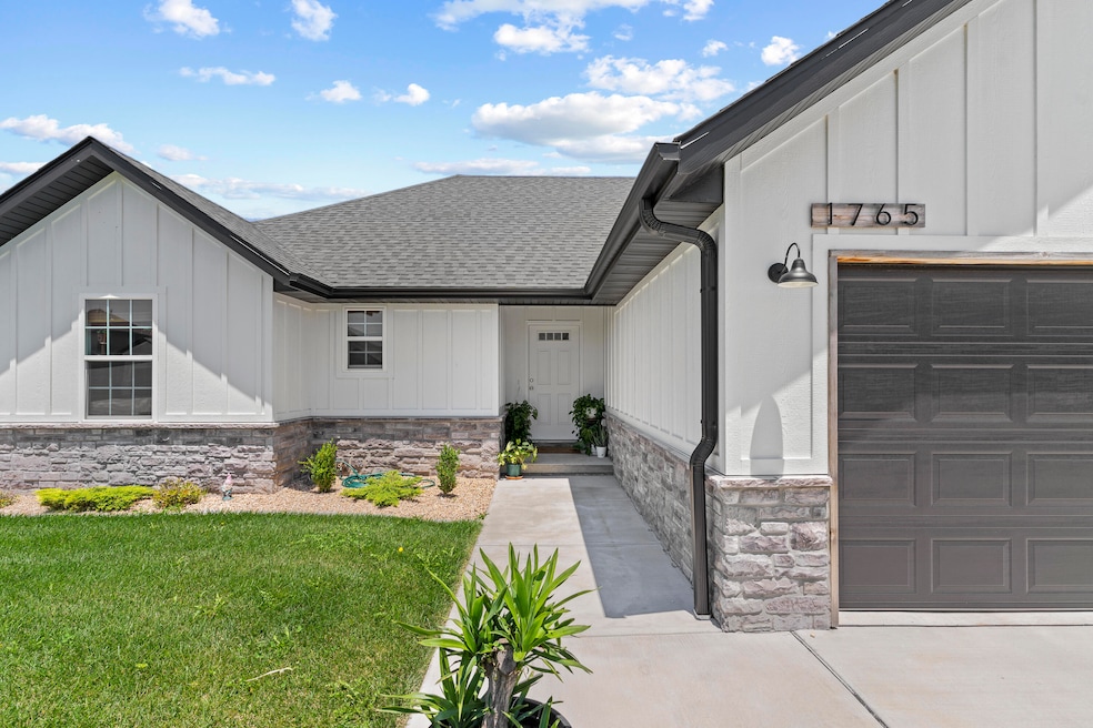 1765 E Chickamauga Dr, Republic, MO 65738 - photo 1