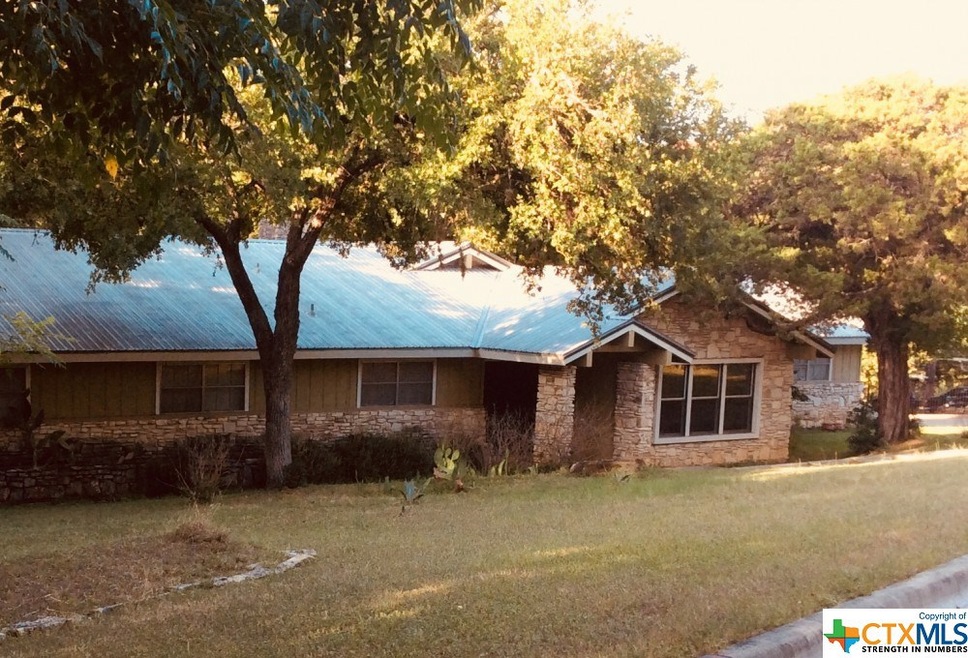 814 N Loop St, San Marcos, TX 78666 - photo 1
