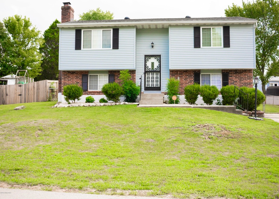 7208 Applegate Ln, Louisville, KY 40228 - photo 1