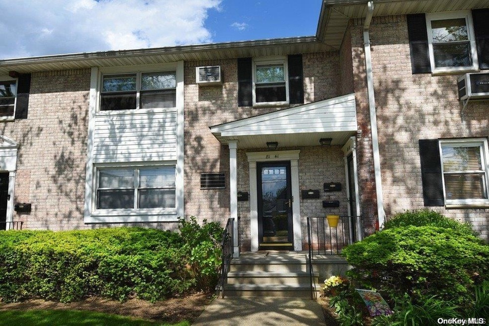 81-41 268th St unit 293A, New Hyde Park, NY 11040 - photo 1