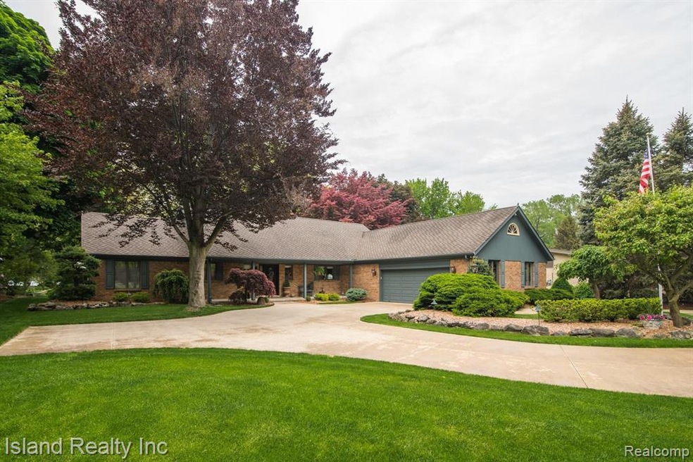 27089E.RiverGrosseIle-1