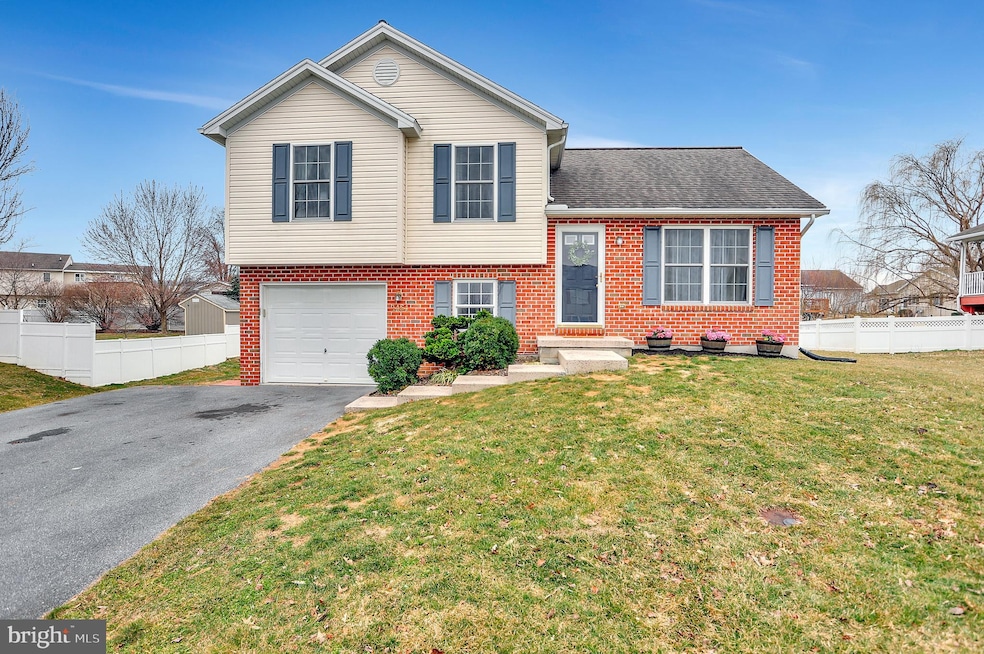 1464 Mountain Shadow Terrace, Fayetteville, PA 17222 - photo 1