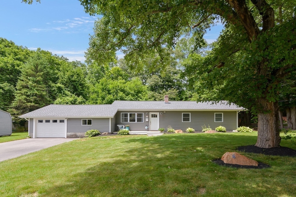 4 Malquinn Dr, Hopedale, MA 01747 - photo 1