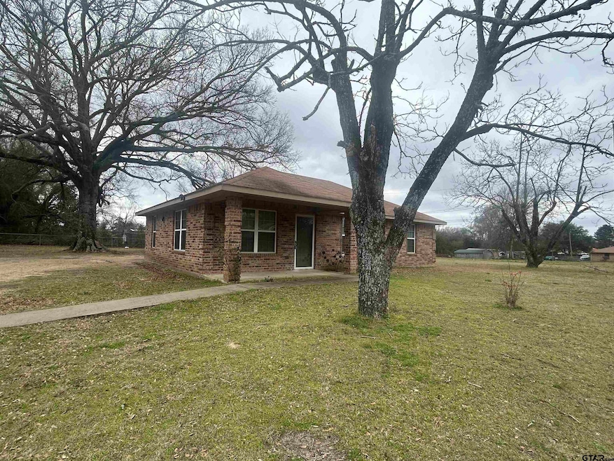 For Rent $1,300/month