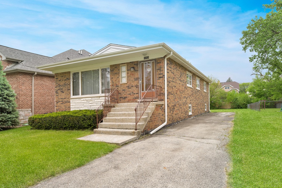 2252 Webster Ln, Des Plaines, IL 60018 - photo 1