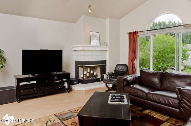 [photo 2225350] Living Room