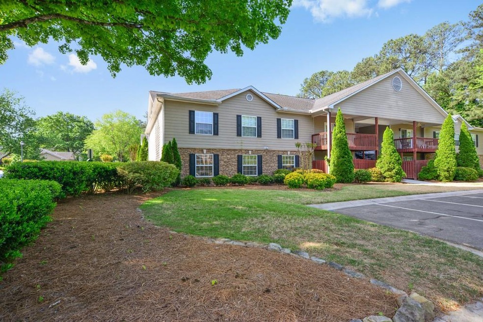 Beautiful gated complex close to everything...inte