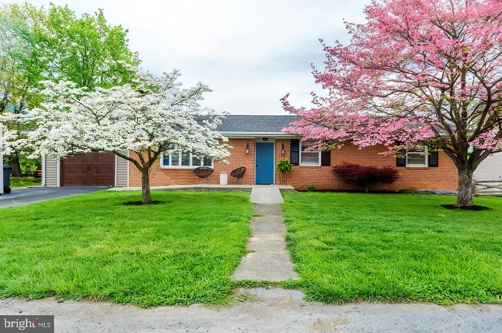 295 Pointfield Dr, Harpers Ferry, WV 25425 - photo 1