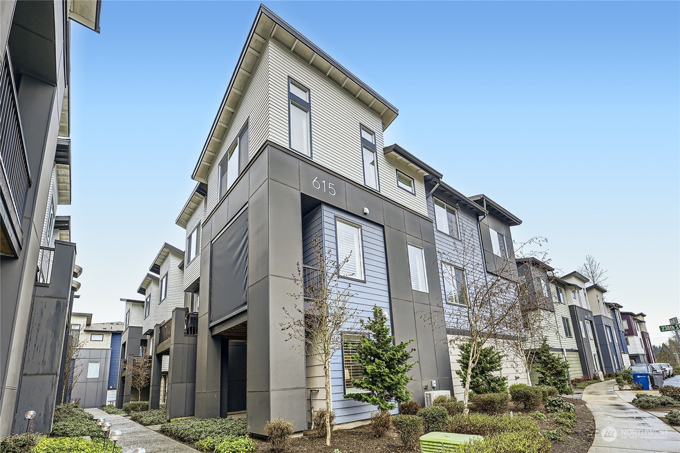 Beautiful arrival with nicely landscaped grounds.