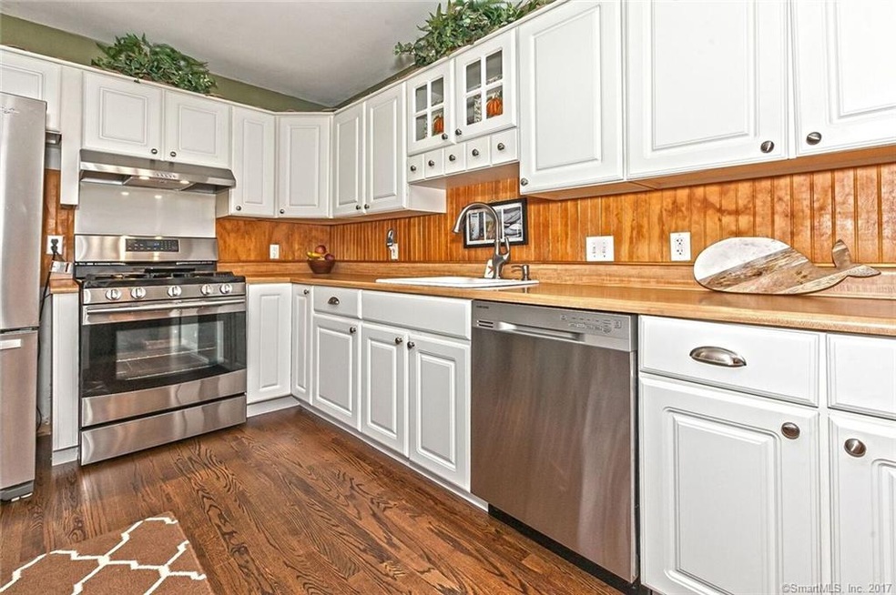 245 Unquowa Rd unit 133, Fairfield, CT 06824 - photo 1