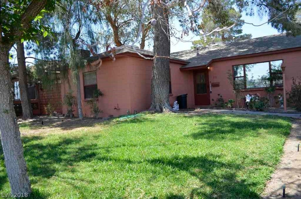 Quiet older home in quiet Henderson area.