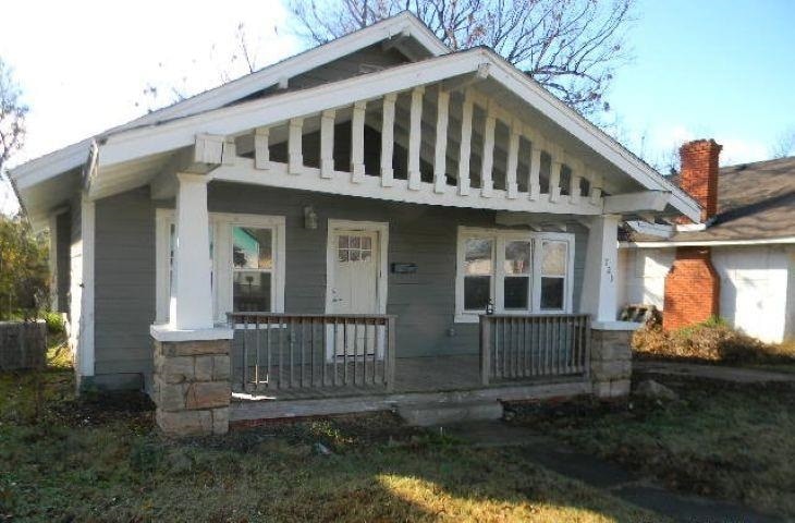 723 E Maple St, Cushing, OK 74023 - photo 1