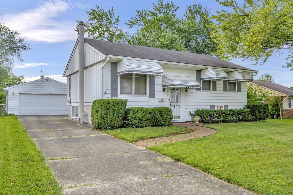 484 Daytona Rd, Columbus, OH 43228 - photo 1