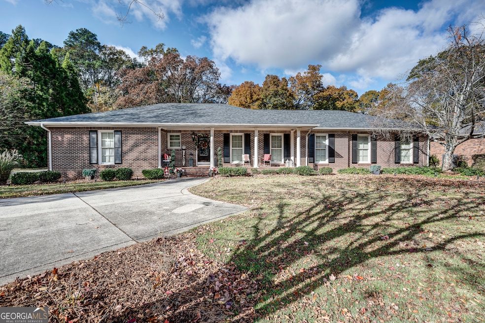 229 Hillcrest Dr, Calhoun, GA 30701 - photo 1