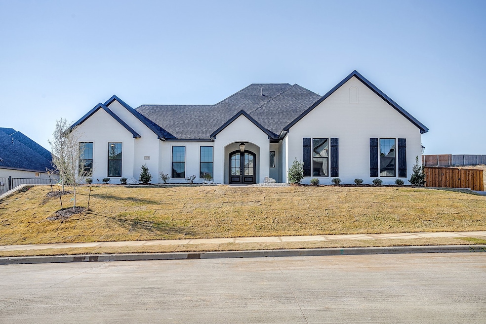 8118 Luanna Hills Dr, Benbrook, TX 76126 - photo 1