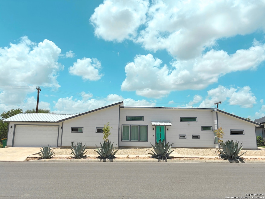 9546 Autumn Run Ln, Converse, TX 78109 - photo 1