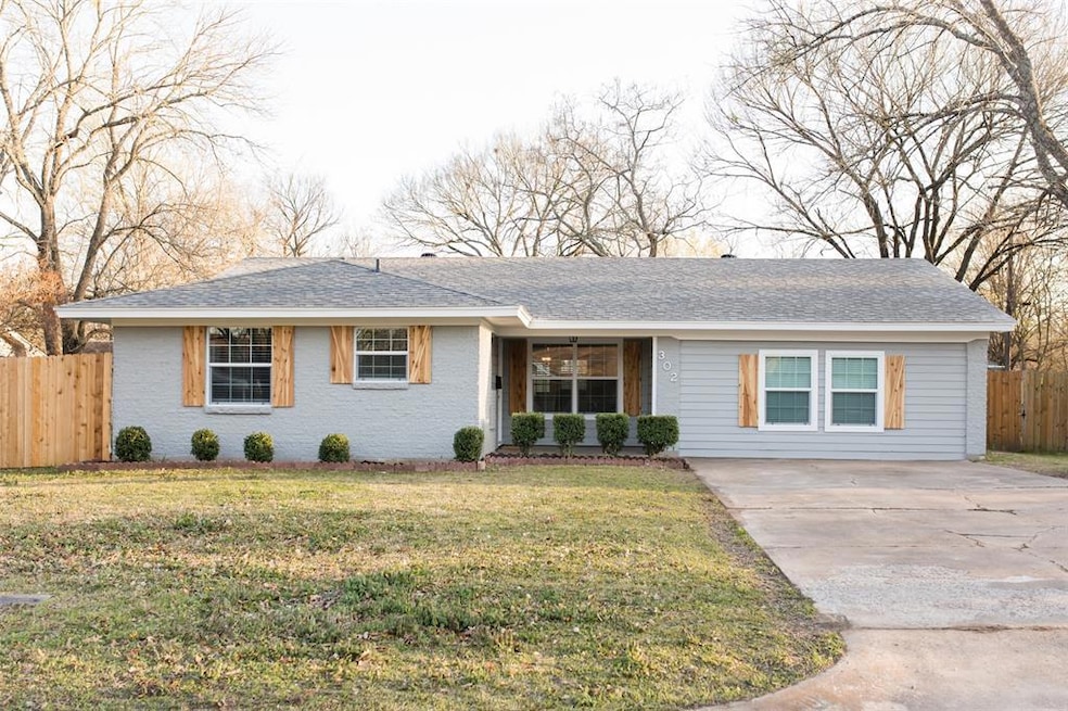 302 Glen Oaks Rd, Bonham, TX 75418 - photo 1