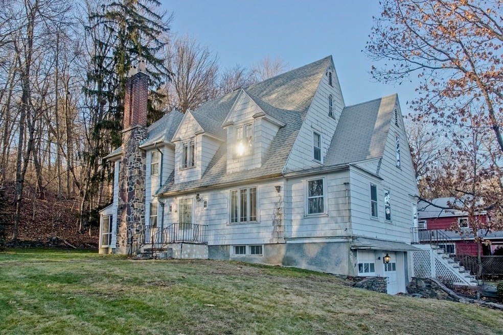 51 Lindbergh Ave, Holyoke, MA 01040 - photo 1