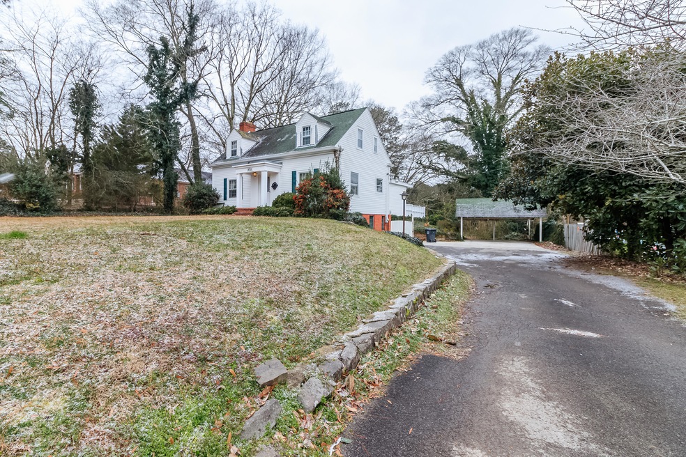 1011 N Main St