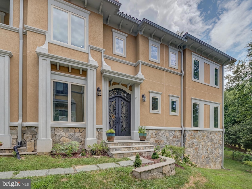 6947 Pine Crest Ave, McLean, VA 22101 - photo 1