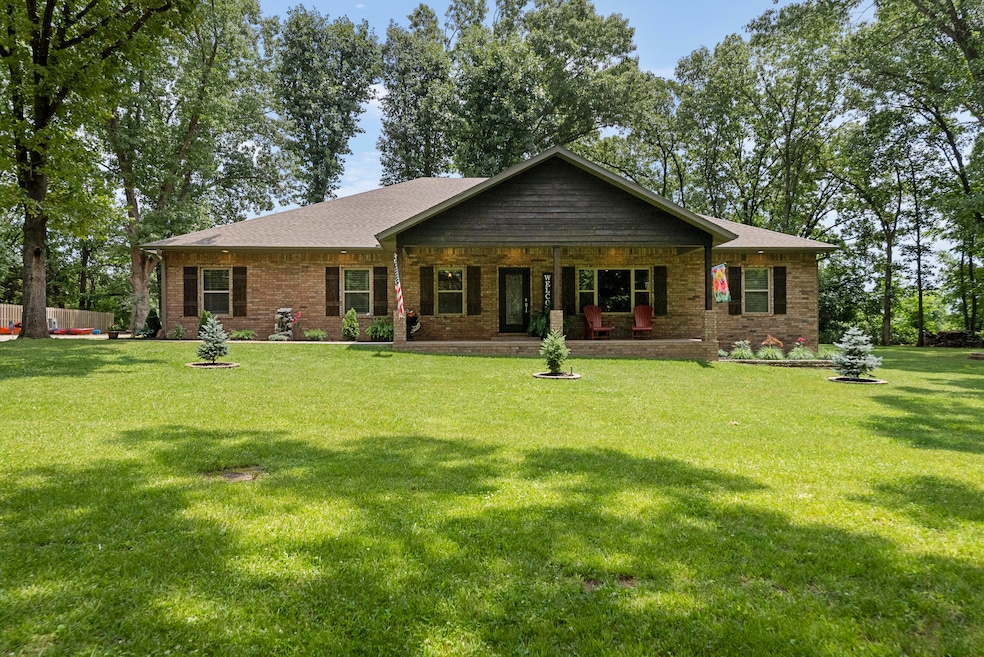 1405 Nottingham Dr, Cassville, MO 65625 - photo 1