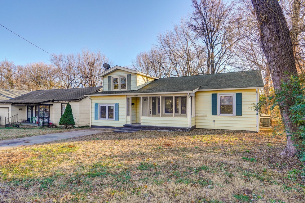 1348 E Blaine St-21