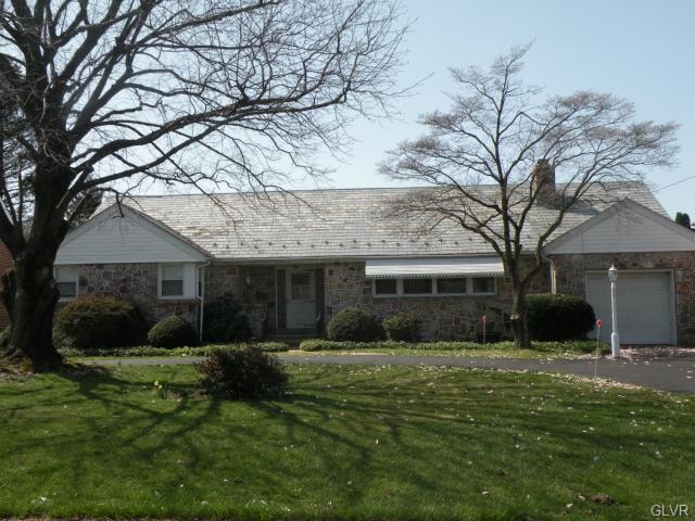 214 S Church St unit 216, Macungie, PA 18062 - photo 1