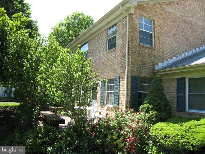 9668 Hagel Cir unit B, Lorton, VA 22079 - photo 1