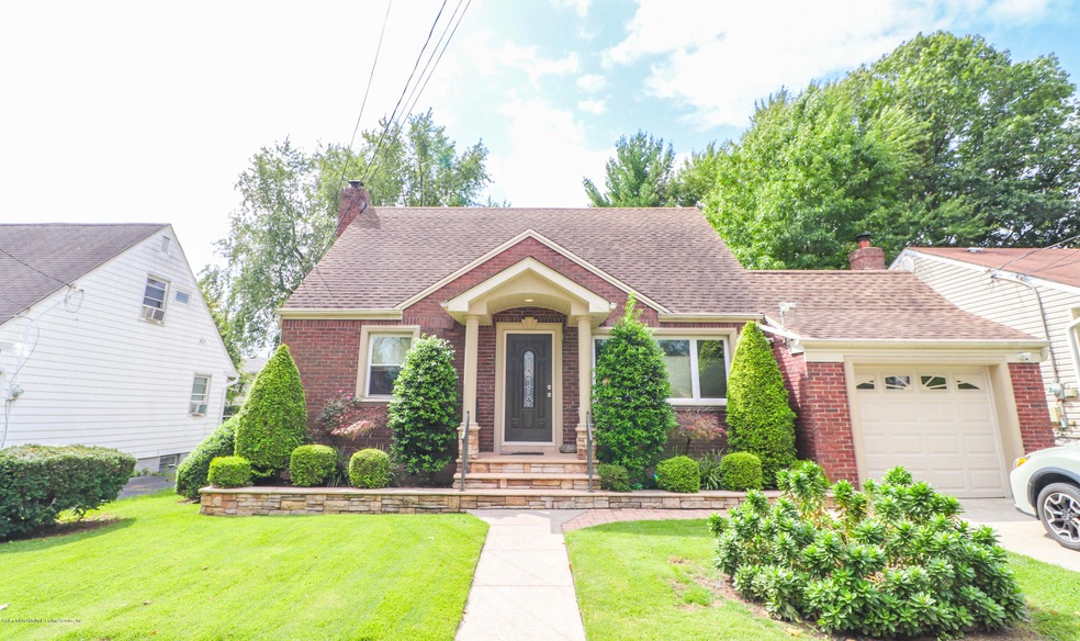 130 Malone Ave, Staten Island, NY 10306 - photo 1
