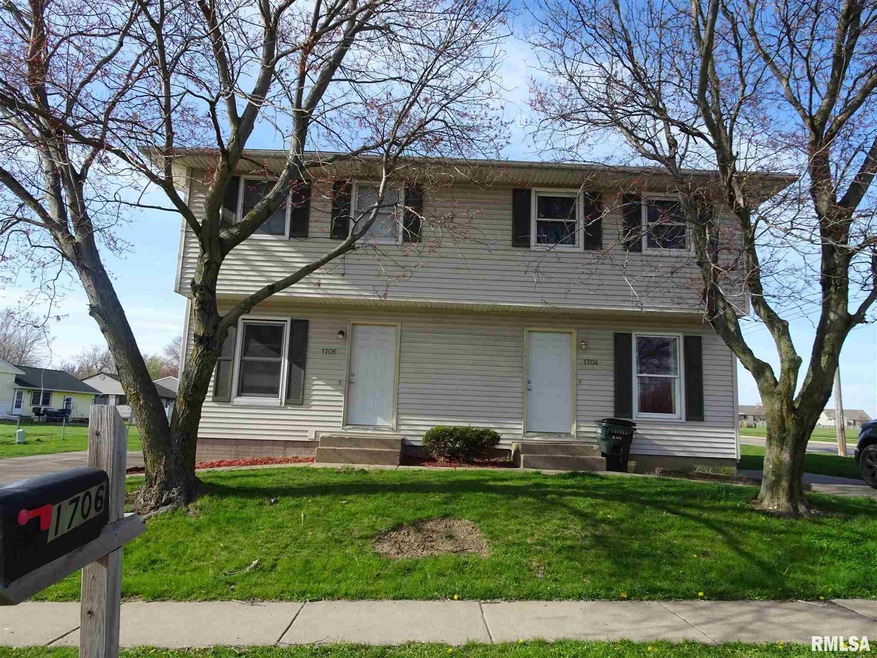 1704 W 53rd St, Davenport, IA 52806 - photo 1