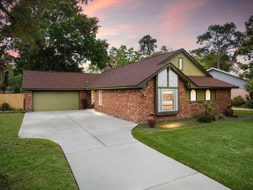 200 Palm Aire Dr, Friendswood, TX 77546 - photo 1