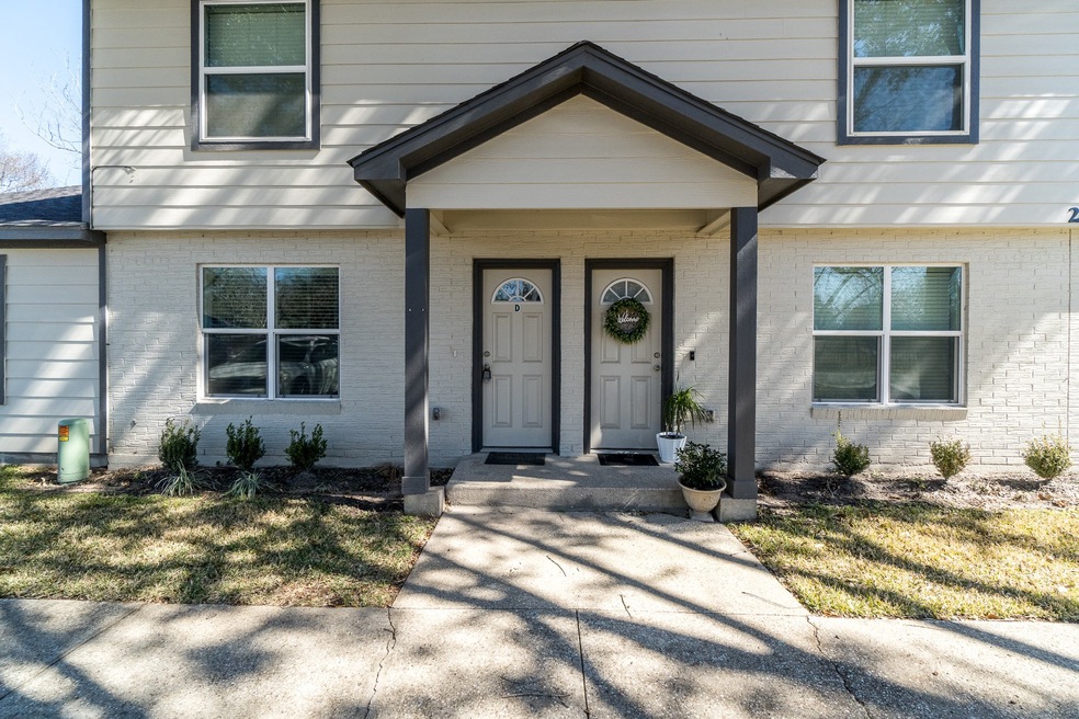 207 N Poplar St unit D, Tomball, TX 77375 - photo 1