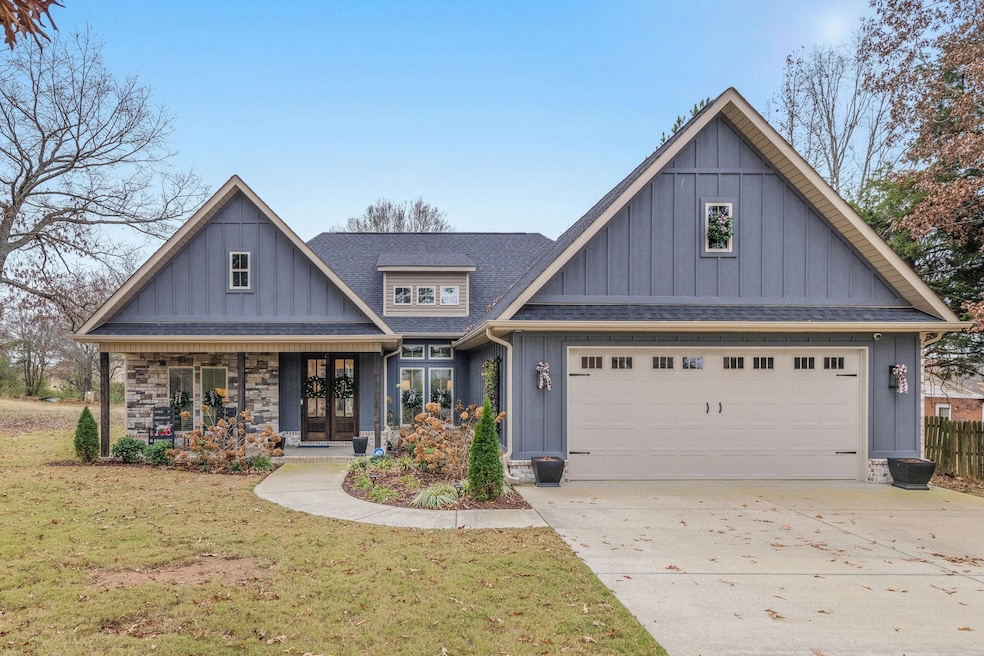 138 Deer Run Cir, Rogersville, AL 35652 - photo 1