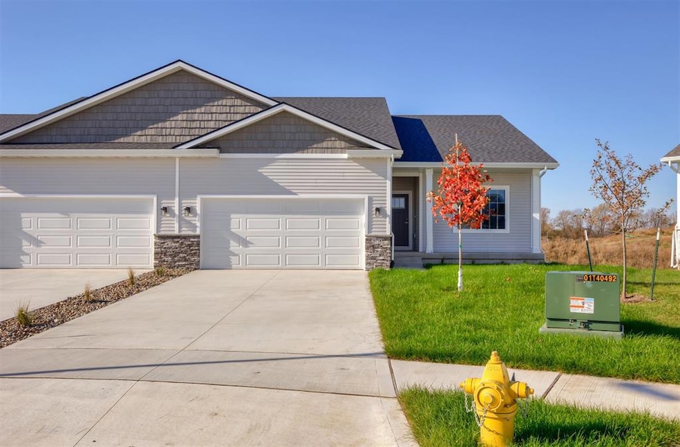 16738 Walnut Meadows Cir, Urbandale, IA 50323 - photo 1