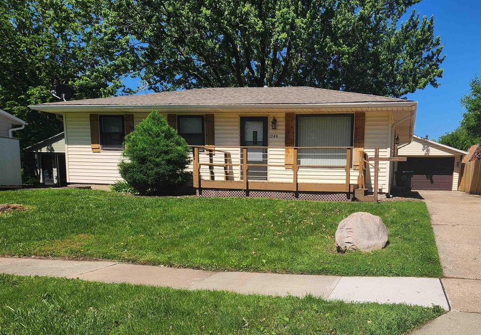 1248 Edgewood Dr, Waterloo, IA 50701 - photo 1