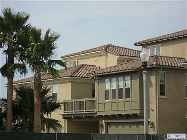 Live and Play in Sunny Huntington Beach!