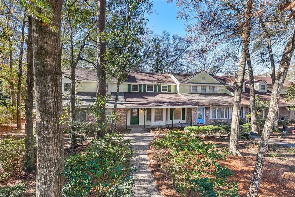 Renovated 3 bedroom 2 bath Townhome in historic to