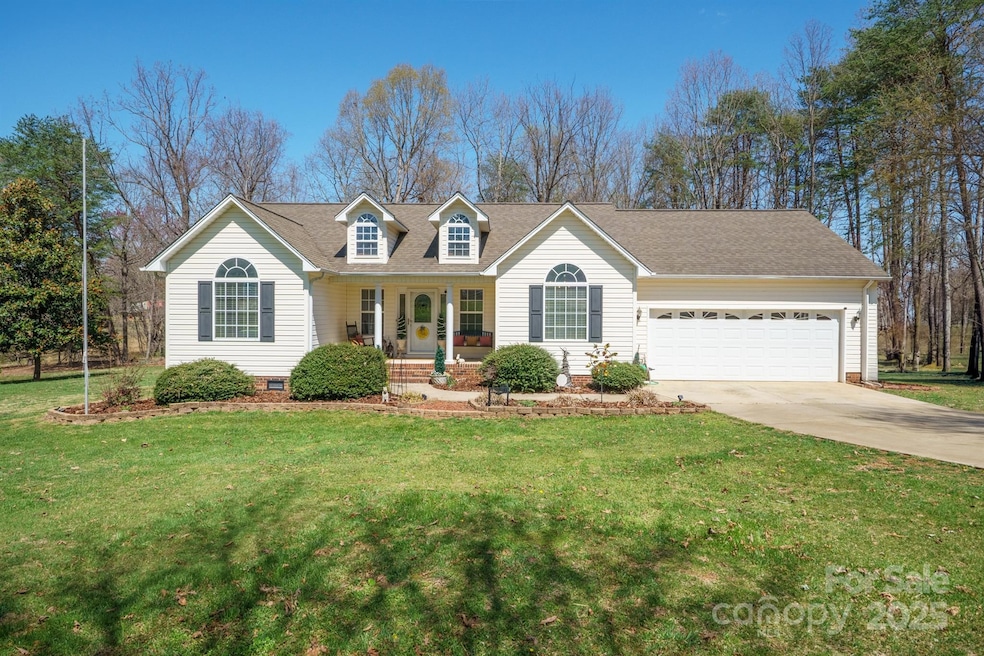 1505 Angela Ct, Lincolnton, NC 28092 - photo 1