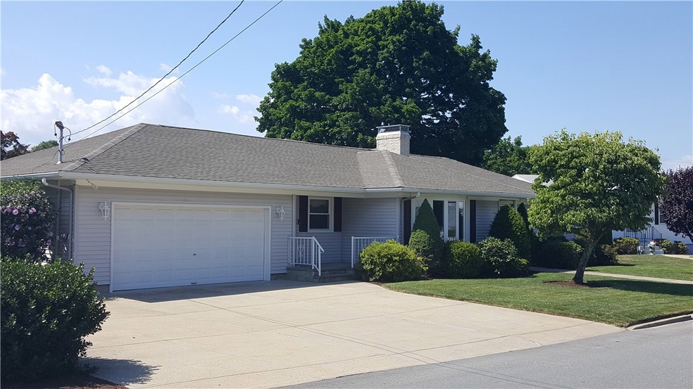 135 E View Ave, Cranston, RI 02920 - photo 1