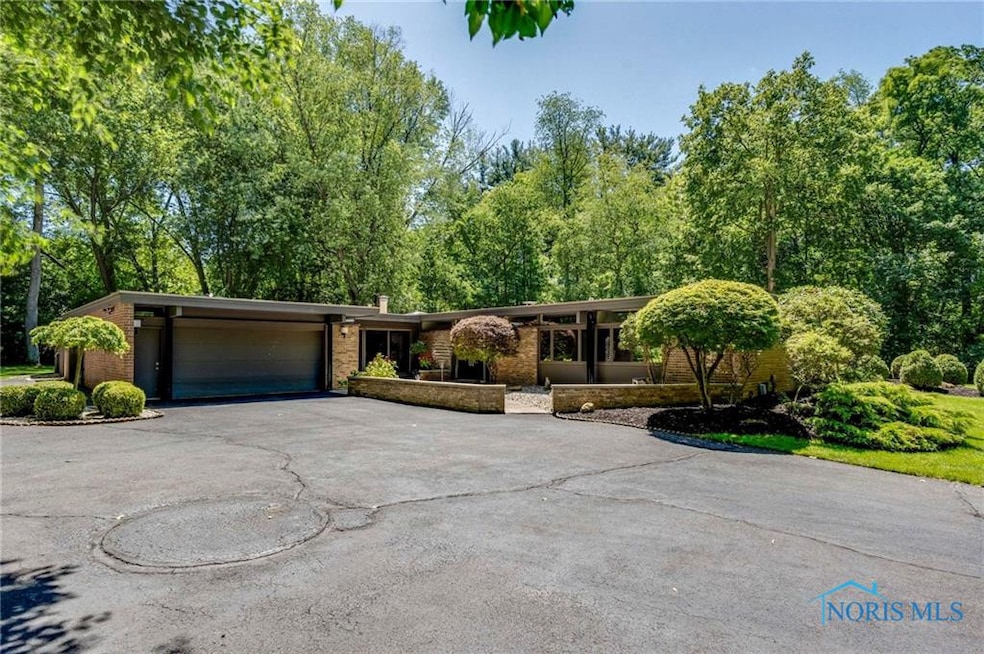 5124 Corey Rd, Toledo, OH 43623 - photo 1